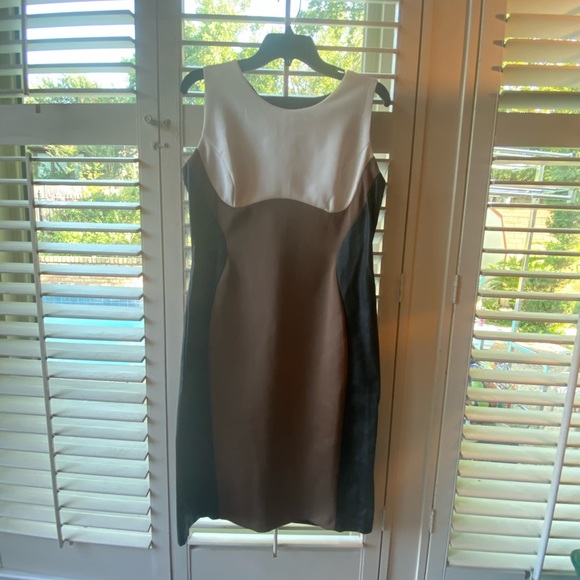 RILEY SLEEVELESS DRESS - Picture 2 of 7